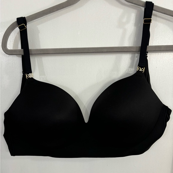 Victorias Secret Black Wireless Padded Bra NWOT 40C - Picture 1 of 2